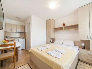 Гостевой дом Hana Accommodation Свети-Стефан Стандартный номер-студио-4
